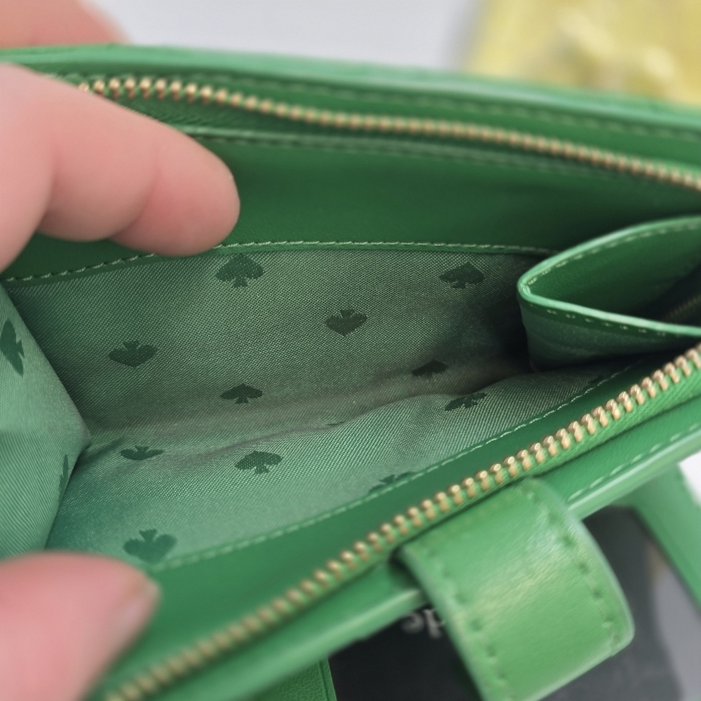 KATE SPADE Carey Medium Compact Bifold Wallet in Bright Green Quilted Leather - Picture 9 of 11